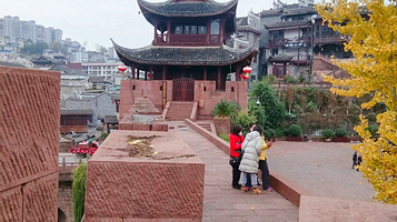 凤凰古城西门城楼