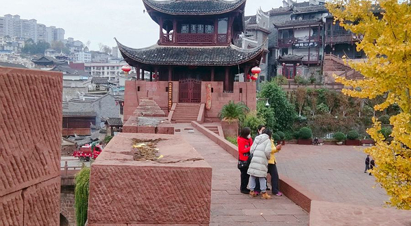 凤凰古城西门城楼