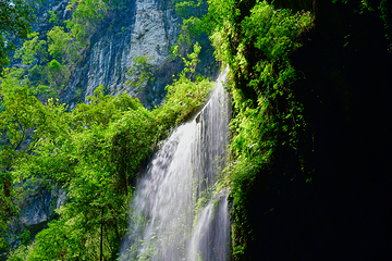 龙水峡地缝第 5 张图片