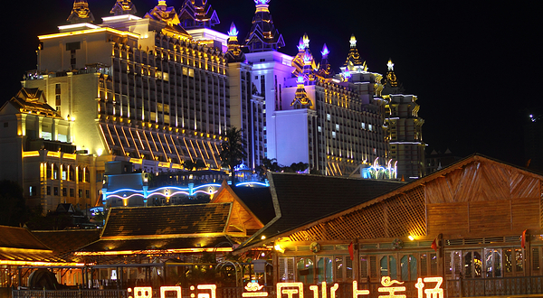 湄公河六国水上市场内湖游船