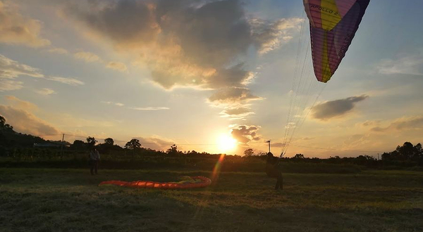 泉州衙口动力滑翔伞飞行体验基地