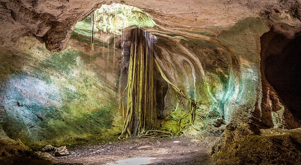 安布罗西澳洞穴