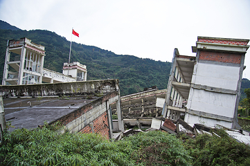四川汶川特大地震漩口中学遗址第 7 张图片