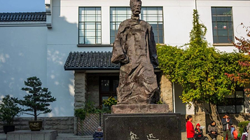 鲁迅公园-鲁迅铜像