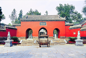 南阳卧龙岗武侯祠第 1 张图片