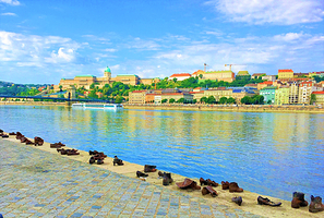 多瑙河畔鞋履雕塑