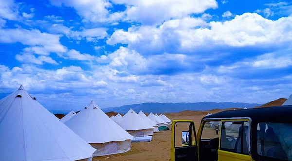 腾格里沙漠印迹露营地