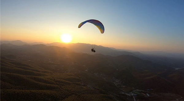 重庆滑翔伞飞行体验营地