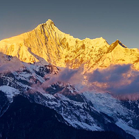 梅里雪山国家公园景区-日照金山