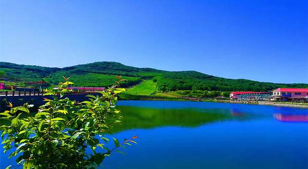 鸣山绿洲旅游度假村