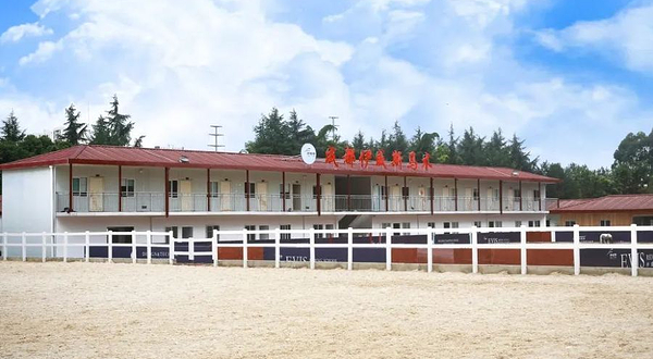 成都伊威斯马术