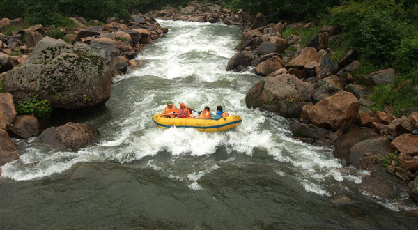 奇石峡漂流
