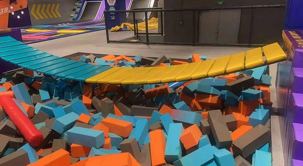 AP运动工场·蹦床公园