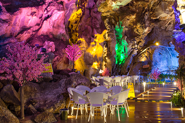 云南MC溶洞温泉第 1 张图片