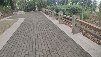 防空洞休闲平台