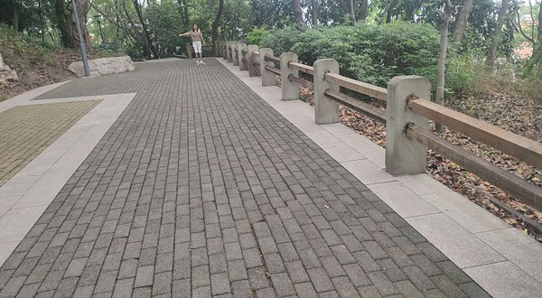 防空洞休闲平台