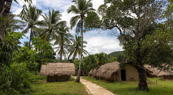 白查村黎族船型屋