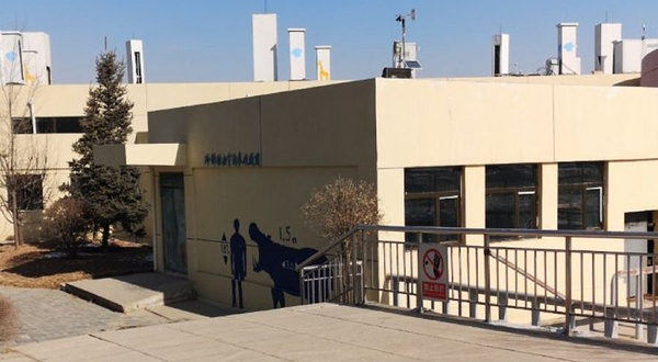 青藏高原野生动物园-大型珍稀动物馆