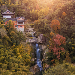 石梁飞瀑