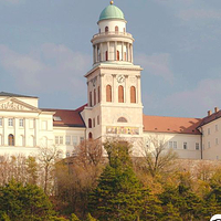 潘诺恩哈尔姆千年修道院