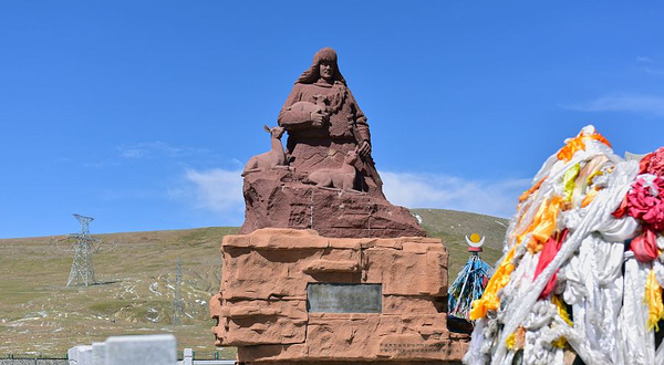 杰桑索南达杰烈士纪念碑