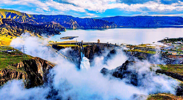 龙羊大峡谷·悬崖览胜