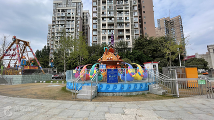 金堂县金沙乐园摩天轮广场第 9 张图片
