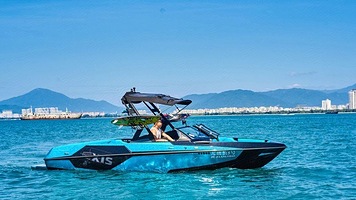 自由鹿万宁尾波冲浪俱乐部