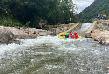 万佛山大龙潭峡谷漂流第 12 张图片