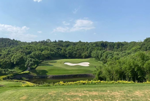 龙山湖高尔夫球会