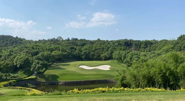 龙山湖高尔夫球会