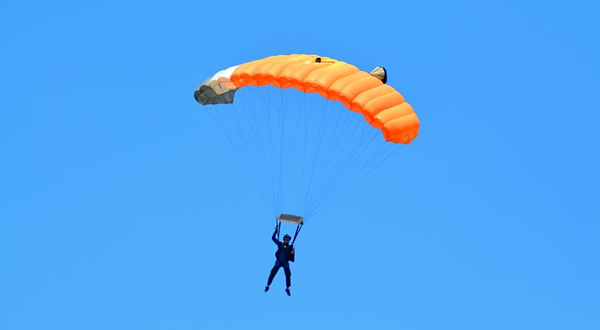 UVOL滑翔伞飞行学校·督公湖航空飞行营地