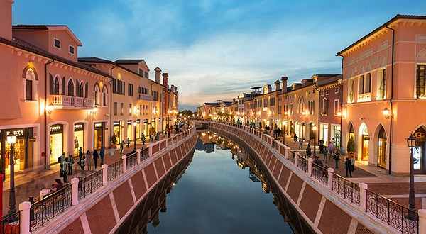 佛罗伦萨小镇京津奥特莱斯购物中心