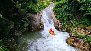 接天山大峡谷漂流