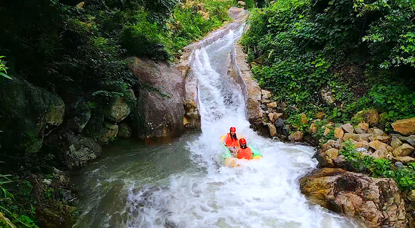 接天山大峡谷漂流