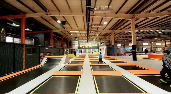 蹦时代蹦床主题公园(道清路店)