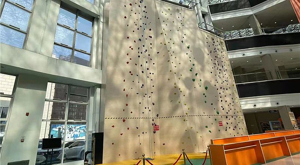 岩舞空间攀岩俱乐部(王府井购物中心哈尔滨店)