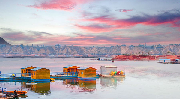 兰州港码头游轮