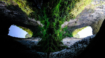 安顺龙宫大圣之眼