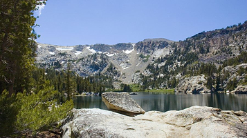 猛犸山滑雪度假村