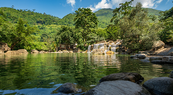 丫沙底瀑布温泉
