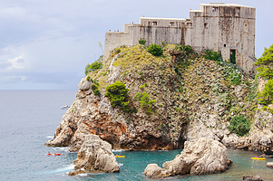 罗维里耶纳克要塞