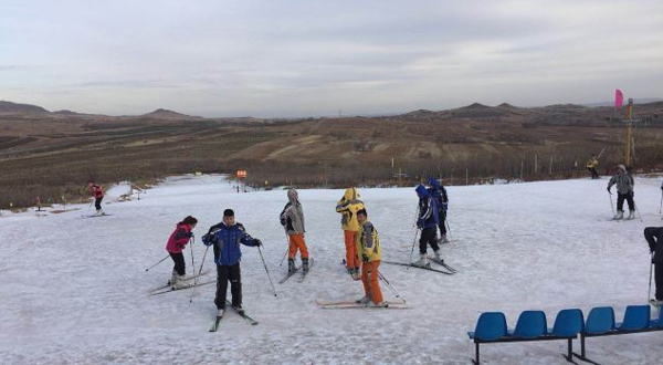 右玉牛心山滑雪场