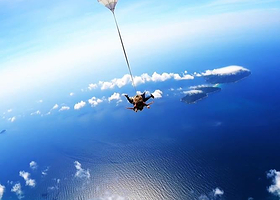 博鳌海云天海上跳伞基地