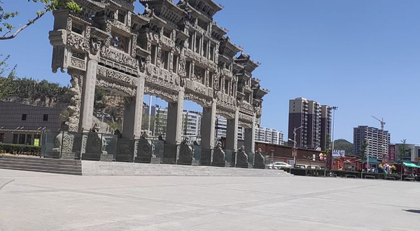 子洲广场石牌楼