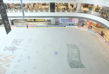 冰纷万象滑冰场(青岛万象城店)第 14 张图片