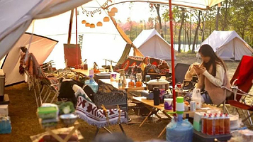 喜露营小农街营地