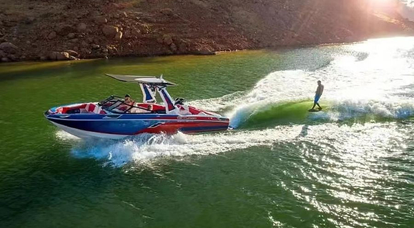 自由鹿尾波冲浪俱乐部