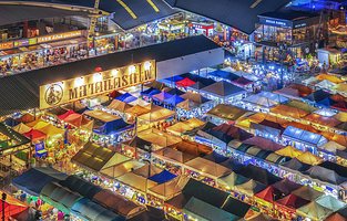 拉差达火车夜市