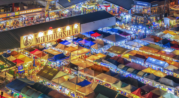 拉差达火车夜市